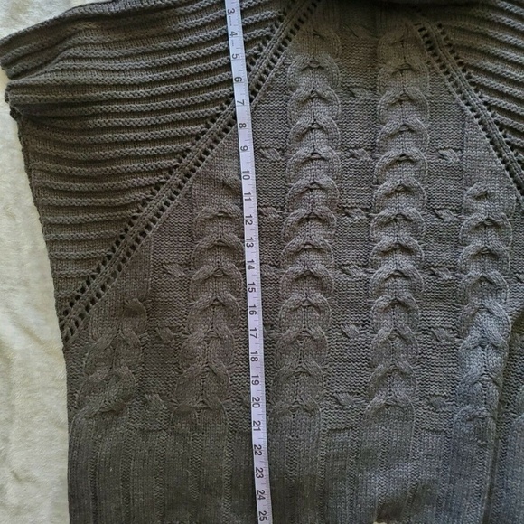 ROMEO & JULIET Short Sleeve Cowl Neck Sweater - Picture 6 of 6